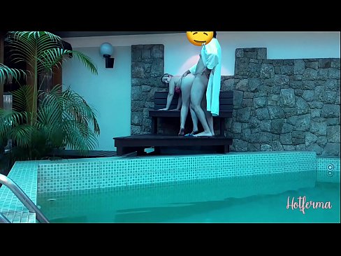 ❤️ Oga pe iranṣẹbinrin si awọn pool, sugbon ko le koju kan gbona ️ Iwa onihoho furo ❌
